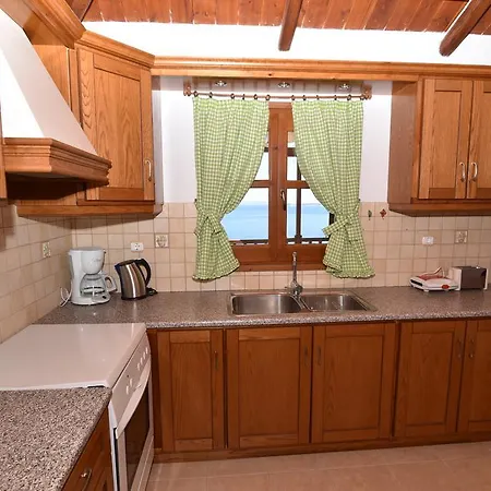 Anna's Summer House Κλήμα